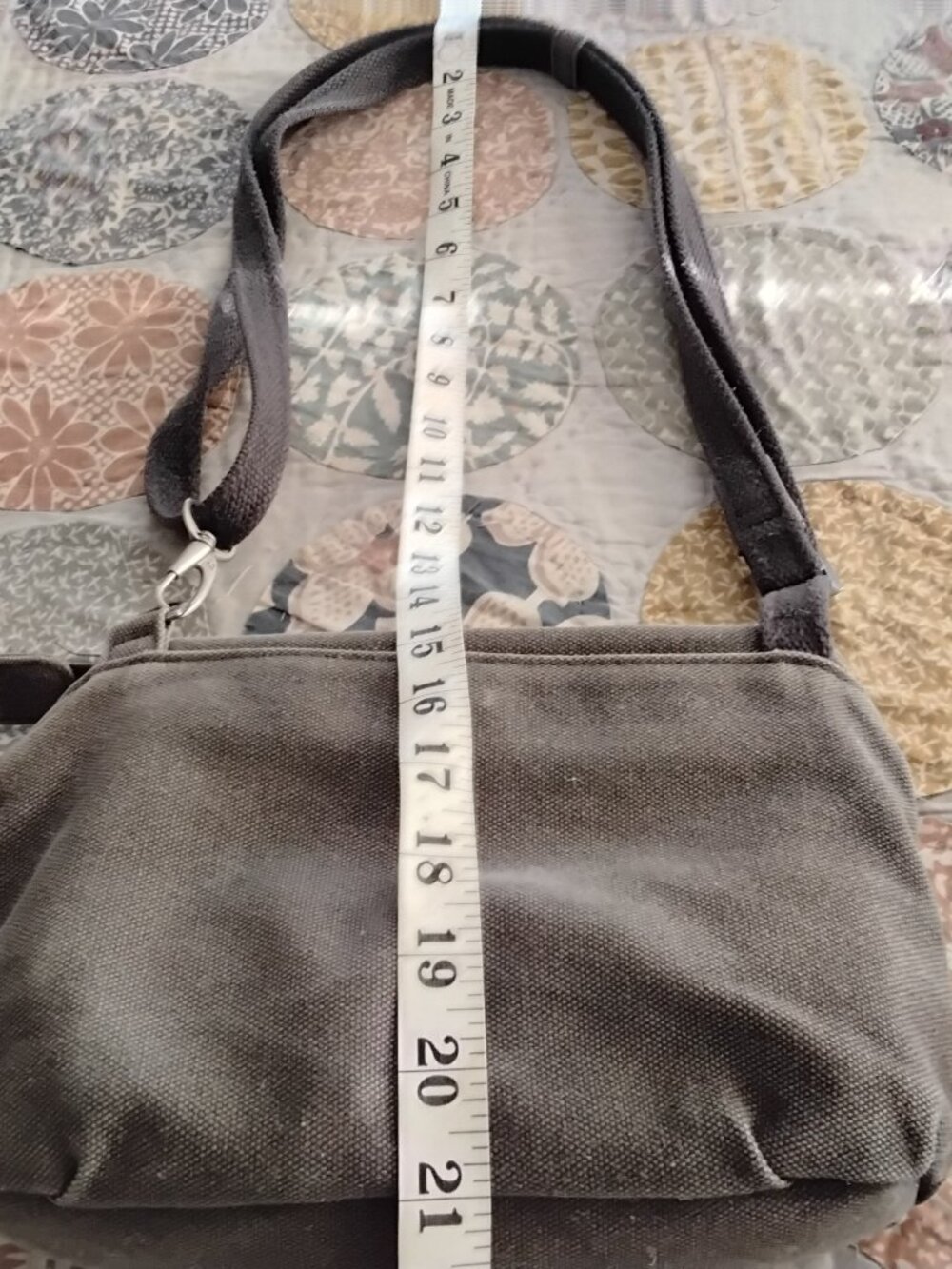 TRAVELON GREEN CANVAS CROSSBODY, COTTON INTERIOR